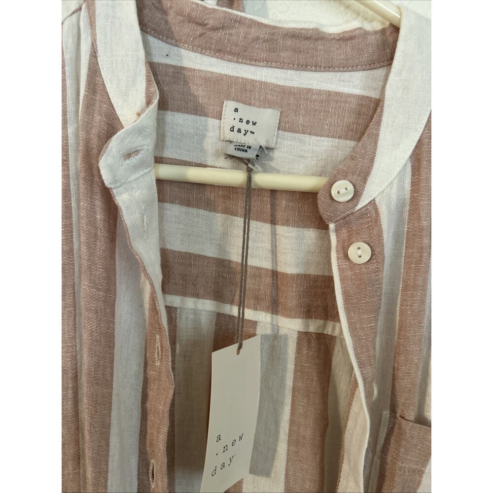 A New Day Women’s Brown Crew Stripped Dress Shirt NWT Medium - Picture 2 of 4